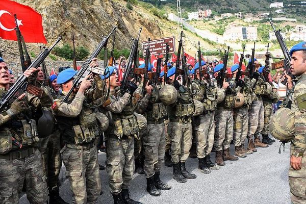 Eren Bülbül'ü şehit eden teröristi öldüren jandarmalara coşkulu karşılama