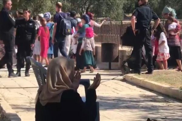 Fanatik Yahudilerden Mescid-i Aksa'ya baskın