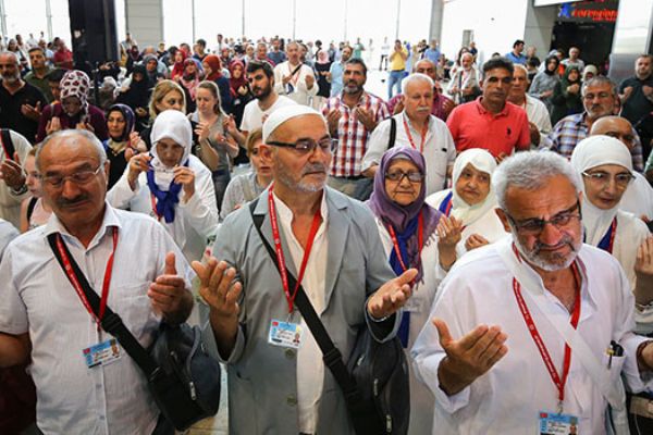 İlk hac kafilesi İstanbul'dan yola çıktı