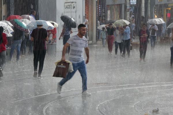 Meteorolojiden İstanbul'a son uyarı: Akşam 18.00'e kadar sürecek