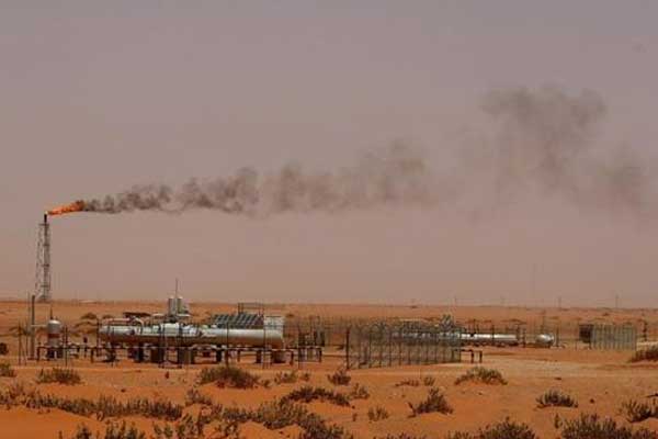 Yemen Aramco'nun rafinerisine saldırdı