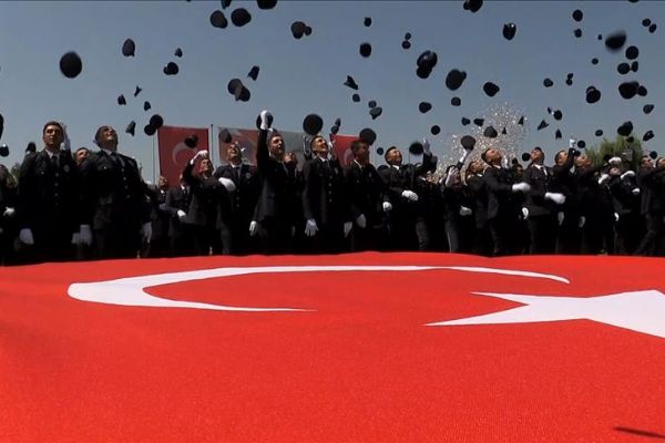 Binlerce polis mezun oldu