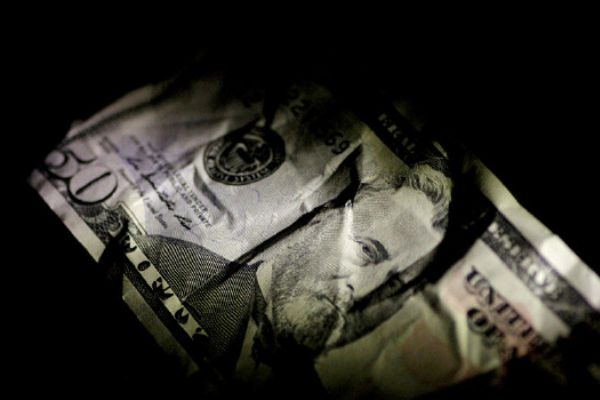 Dolar, haftanın son gününde 4.80'in üzerinde