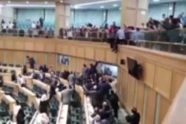 Ürdün’de mecliste intihar girişimi