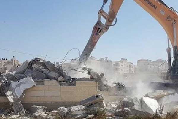 Evlerini kendi elleriyle yıktılar