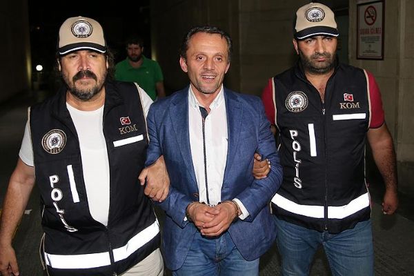 'FETÖ'cü iş adamlarını para karşılığı tahliye' iddiasına 5 tutuklama