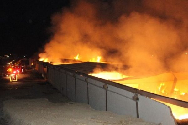Şanlıurfa OSB'deki bir iplik fabrikasında yangın çıktı