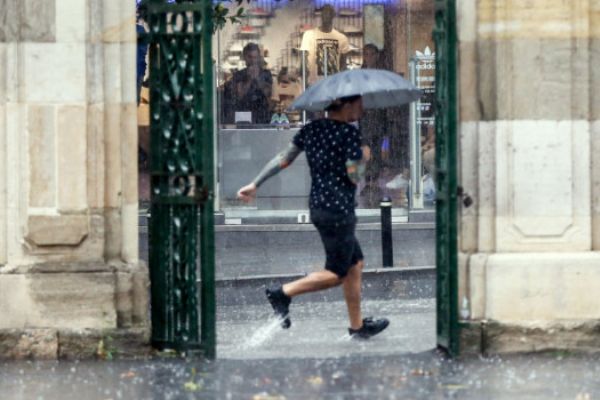 Hafta sonu planı yapanlar dikkat! İstanbul'a sağanak uyarısı geldi