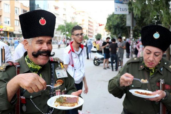 Hatay'ın ana vatana katılışı 79 metrelik künefeyle kutlandı
