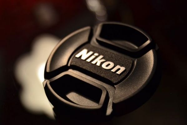 Nikon aynasız kamera geliştirdiğini doğruladı