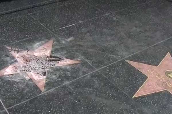 Trump'ın yıldızını kırdılar