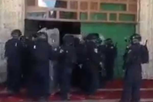 İsrail askerleri Müslümanlara saldırdı - 1