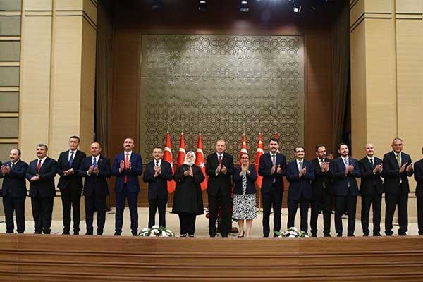 AK Parti'den yeni bakanlara özel çalışma