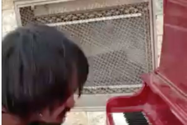 Asla insanları dış görünüşüne göre değerlendirme...