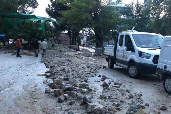 Aydın'da sağanak demiryolu ulaşımını aksattı