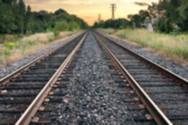 Sağanak yağış tren seferlerini durdurdu