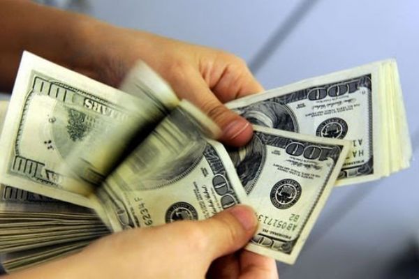 Dolar/TL enflasyon raporu öncesi 4.91'i aştı