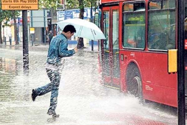 Su sıçrattı, işinden oldu