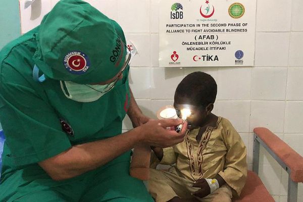 Organ nakli yasağı yüzünden küçük Surac gözüne kavuşamıyor