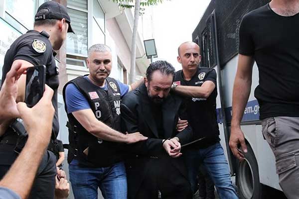 Oktar yaşı gelene bunu söylüyormuş: Biz keriz miyiz ya?