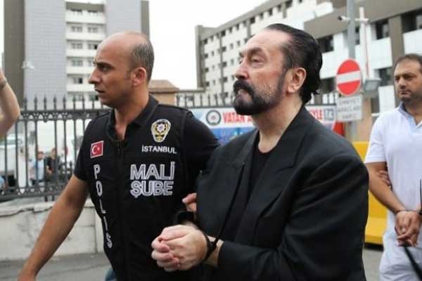 Adnan Oktar akıl hastanesine yatmış