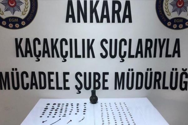 KHK ile rütbesi sökülen polis, tarihi eser kaçırırken yakalandı