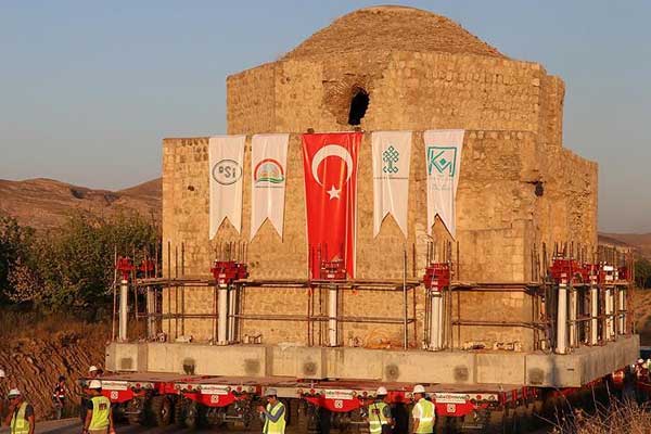 650 yıllık hamam taşınıyor