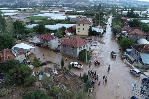 Elmalı'da sel tarım arazilerinde zarara yol açtı
