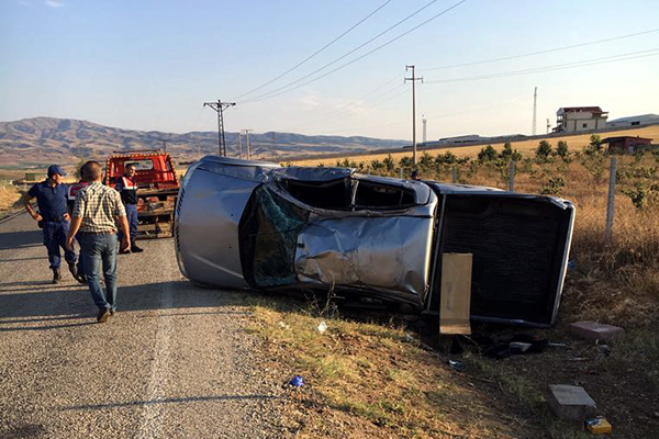Kırıkkale'de kamyonet şarampole devrildi