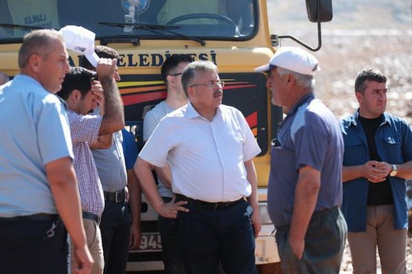 Elmalı'da selden zarar gören bölgeler temizleniyor