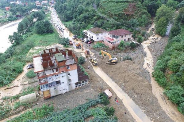 Ardeşen-Çamlıhemşin karayolu yeniden trafiğe açıldı