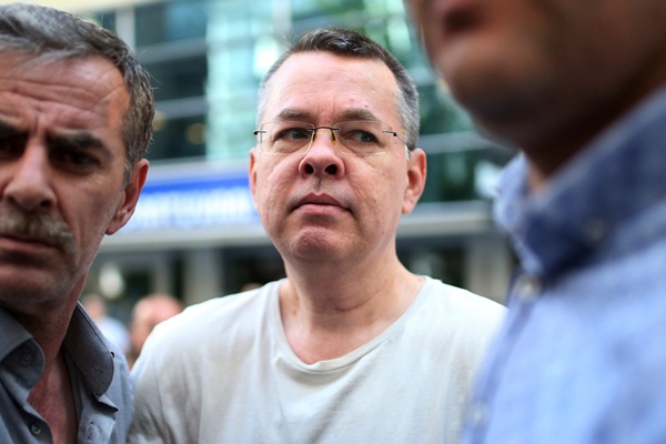 Papaz Brunson'un FETÖ bağlantısı iddianamede