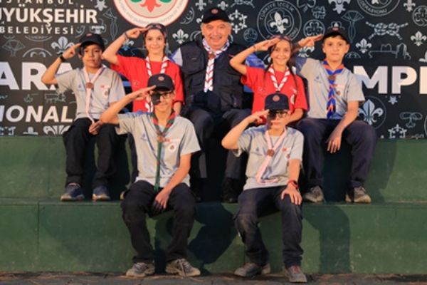 Başkan Uysal, 16 ülkenin katıldığı Uluslararası İzcilik Kampı'nda 'kardeşlik' mesajı verdi