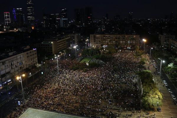 İsrail vatandaşı binlerce Filistinli ırkçı yasayı protesto etti