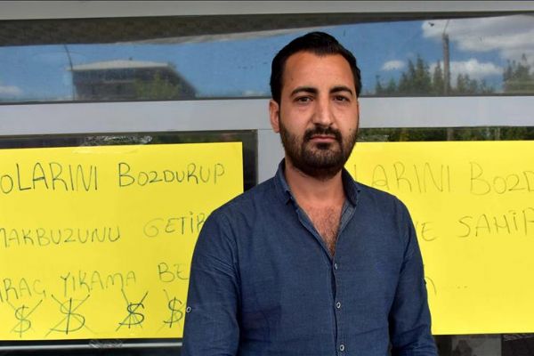 Muş'ta dolar bozdurana araç yıkama bedava