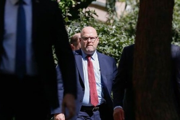 Brunson'u ziyaret eden ABD elçisine protesto