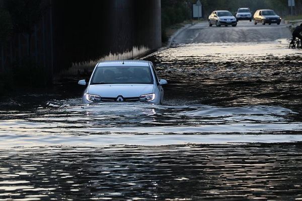 Adana'da sulama kanalı taştı
