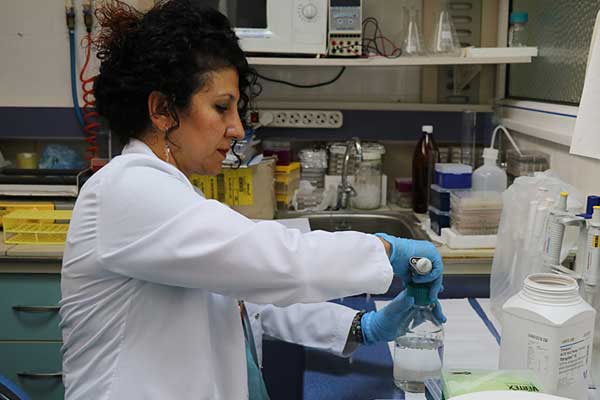 Türk hekim ağız sağlığı için 'borlu' gargara üretti