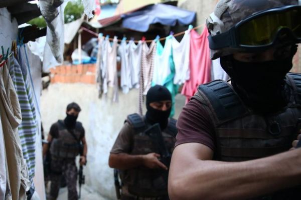 Uyuşturucuyu ekmeğin içine gizlemişler