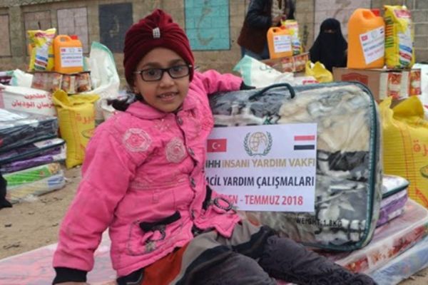 Krizin sürdüğü Yemen’e insani yardım
