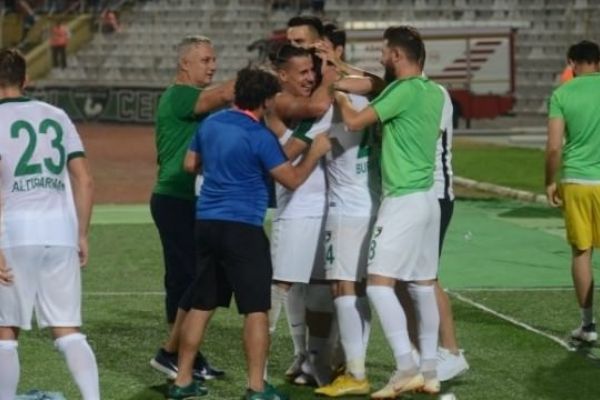 Adana Demirspor sahasında yıkıldı