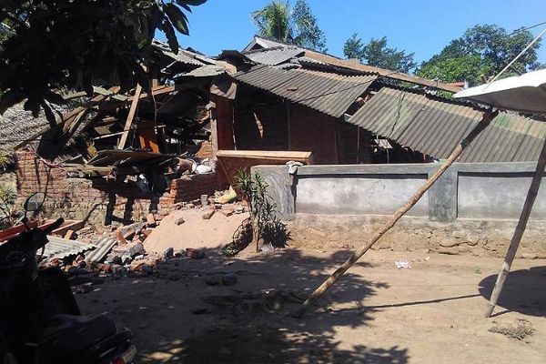 Endonezya'daki depremler yine can aldı