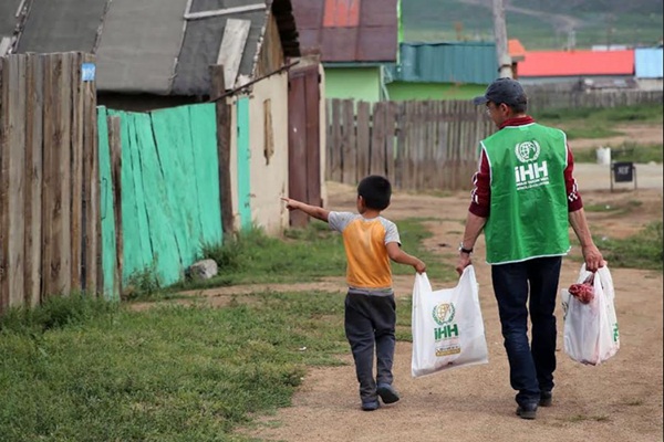 2 milyon 300 bin muhtaca kurban yardımı