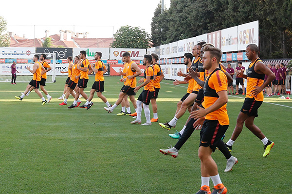 Galatasaray, günü çift idmanla geçirdi
