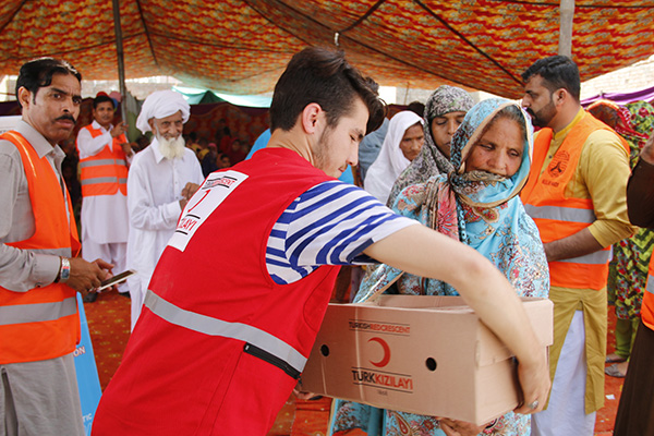 Kızılay'dan 20 bin Pakistanlı aileye kurban yardımı yapıldı