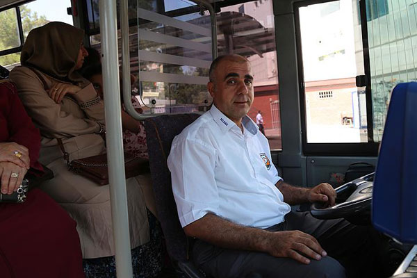 Otobüs şoförü bayılan yolcuyu hastaneye ulaştırdı