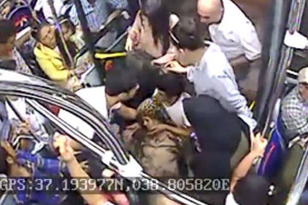 Halk otobüsünde korku dolu anlar!