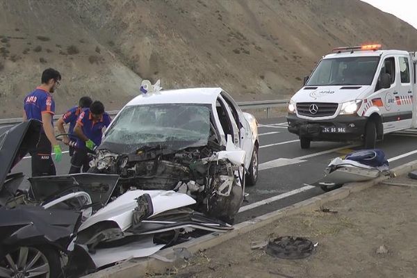 Erzincan'da trafik kazası: 3'ü çocuk 7 ölü