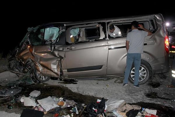 Konya'da minibüs devrildi: 2 ölü, 5 yaralı