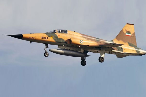 İran'da askeri uçak düştü